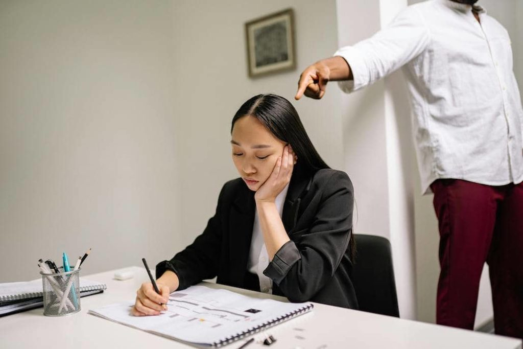 Un salarié au comportement inapproprié